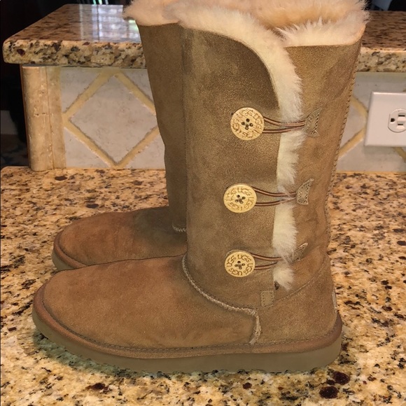 Uggs - Picture 1 of 3